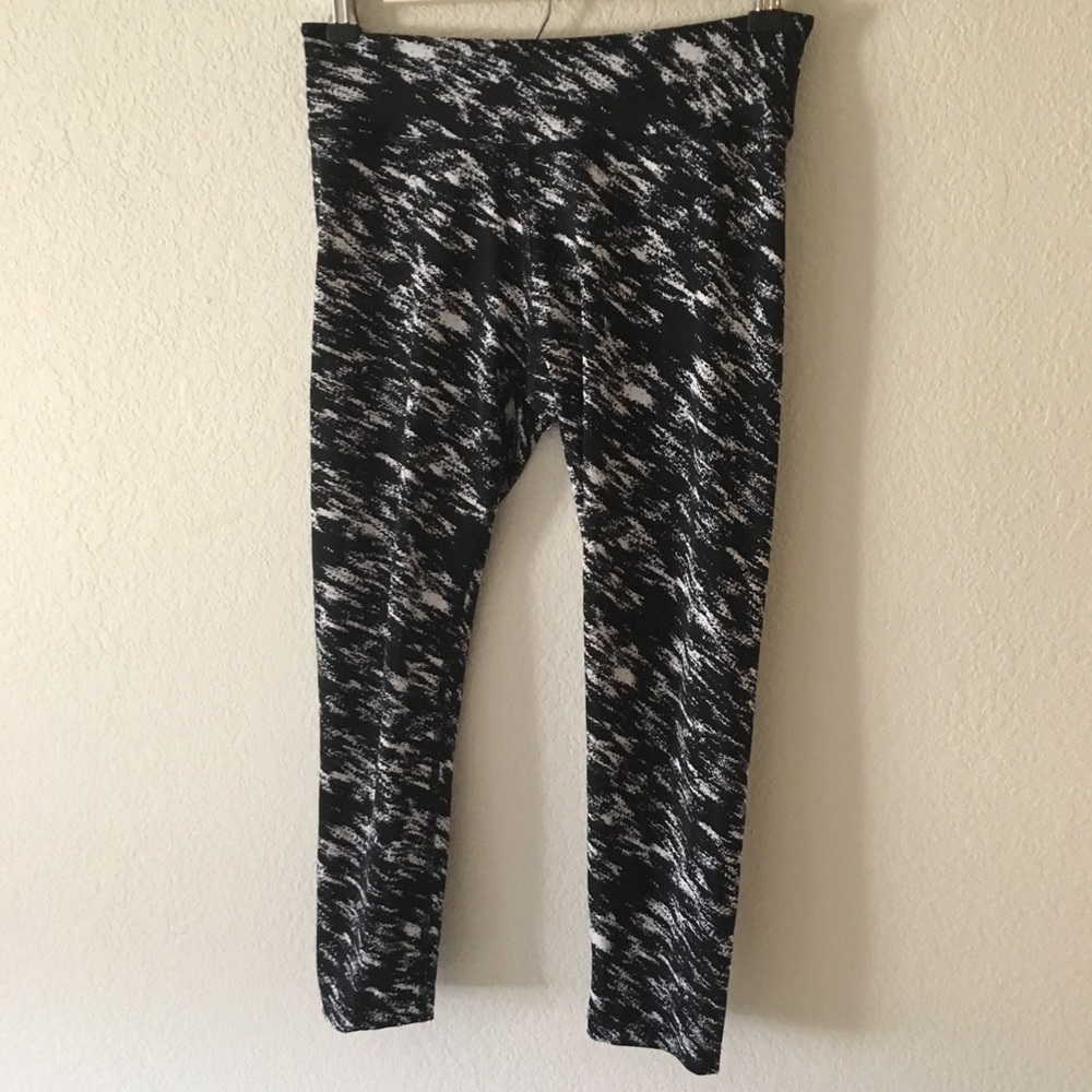 Beyond Yoga Black and White Cropped Leggings